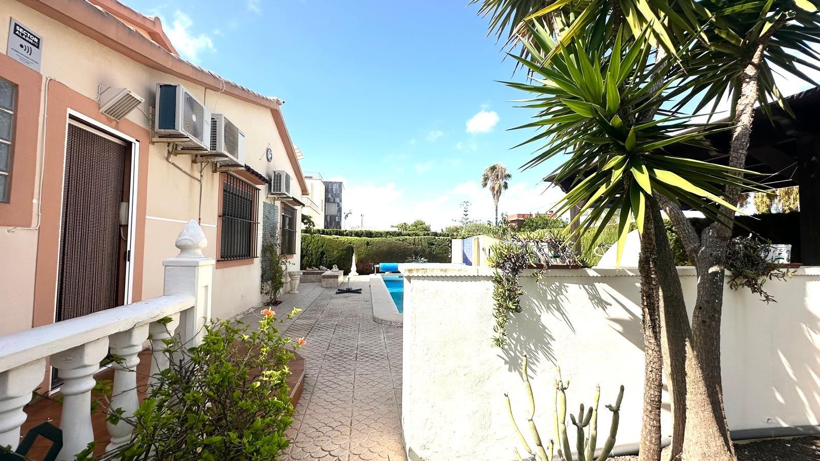Bathroom in villa for sale in Cabo Roig