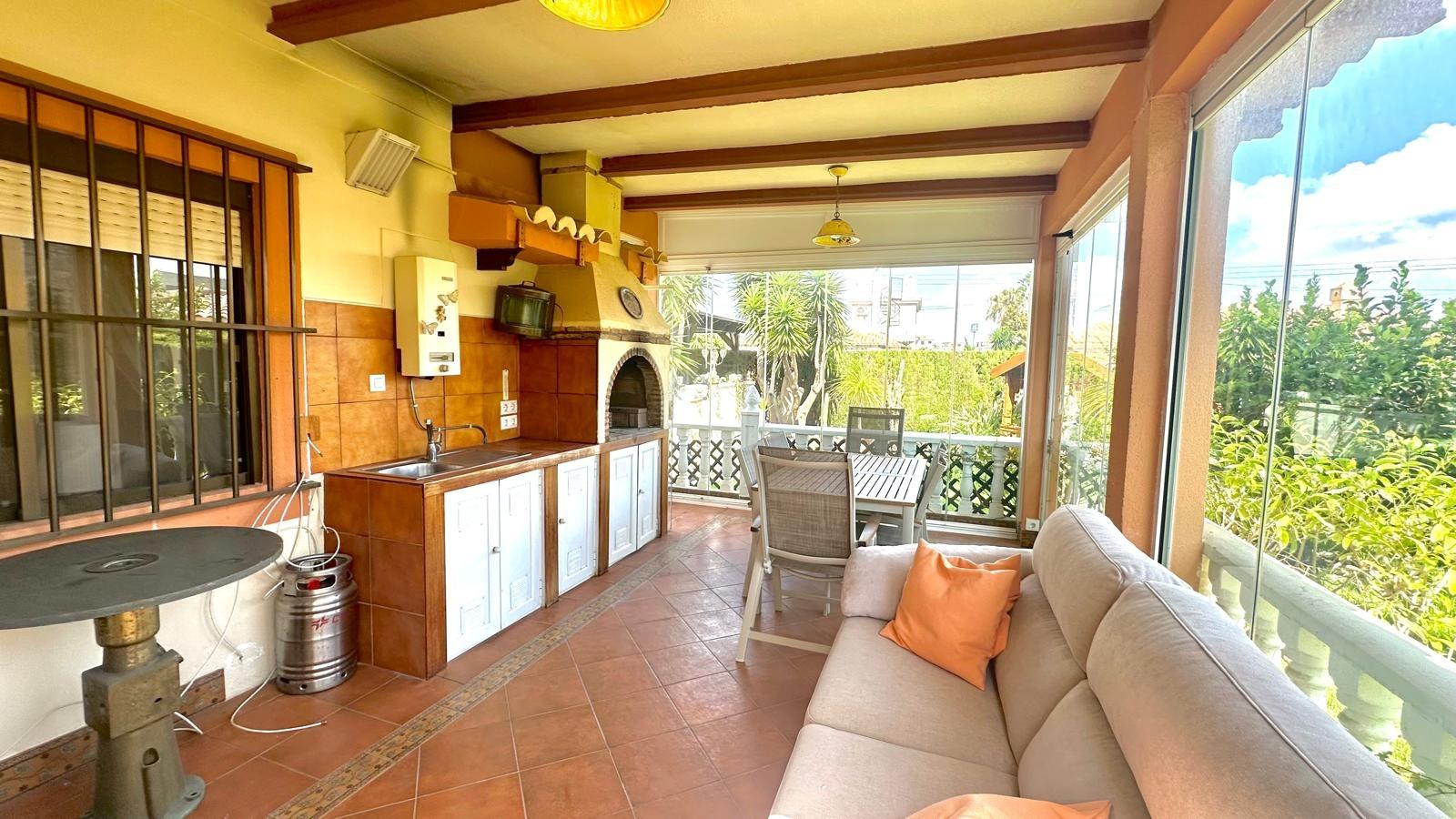 Kitchen in villa for sale in Cabo Roig