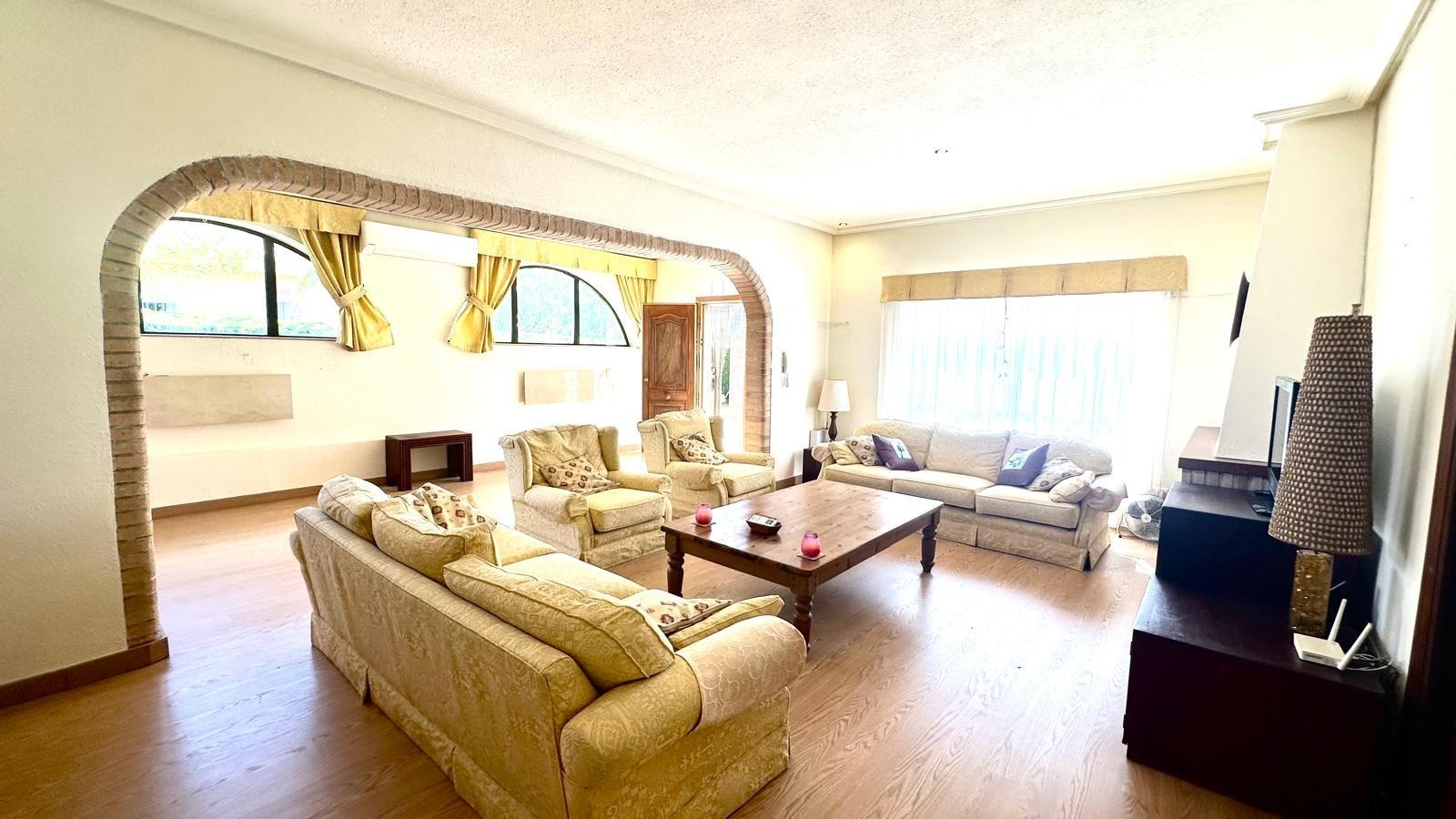 Dining area in villa for sale in Cabo Roig