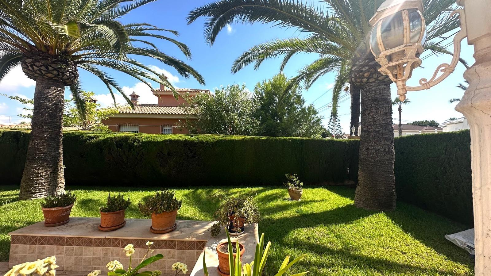 Dining area in villa for sale in Cabo Roig
