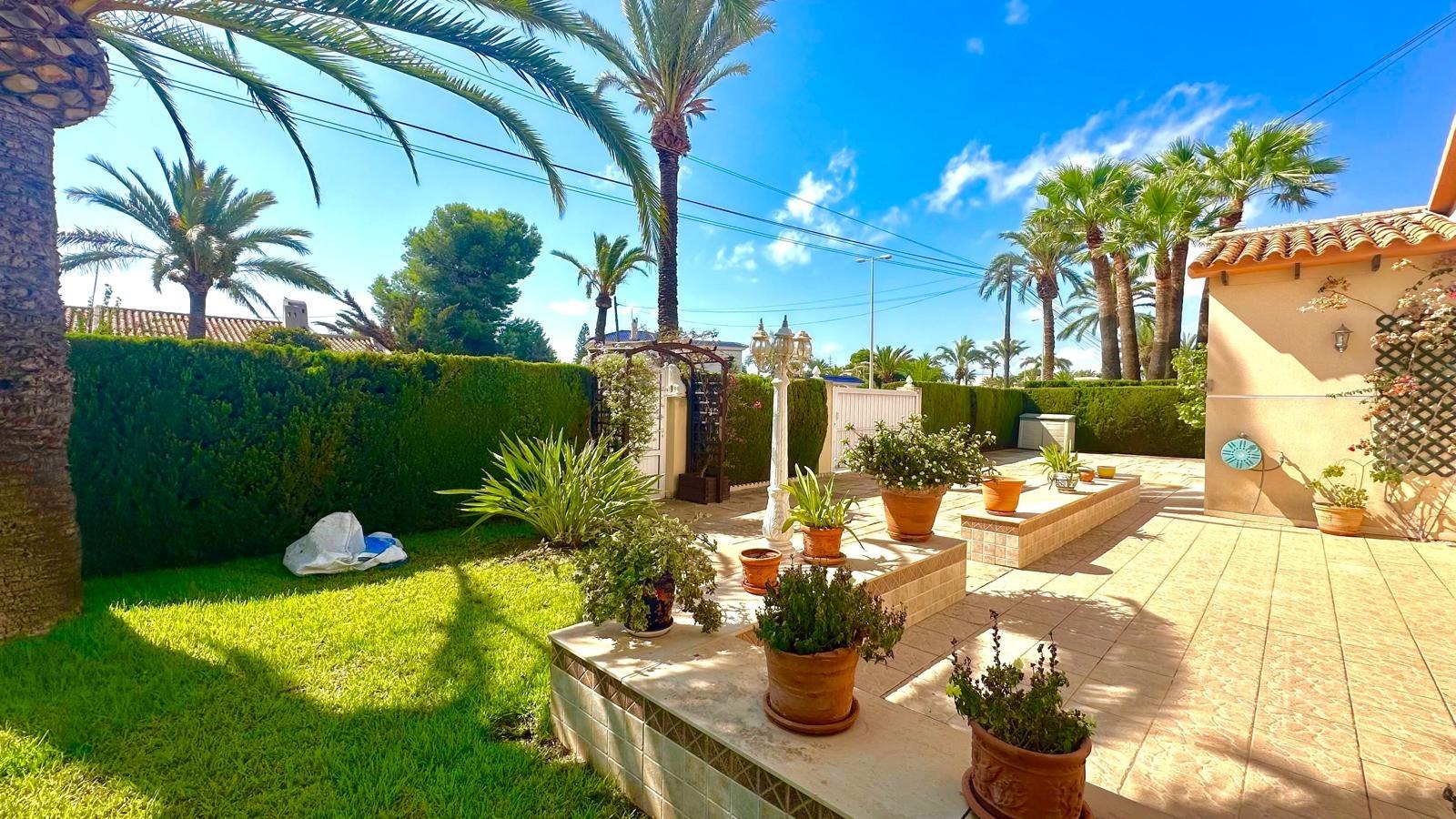 Bedroom in villa for sale in Cabo Roig
