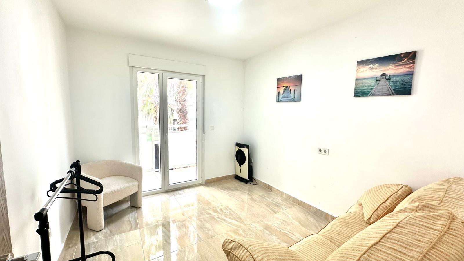 Bedroom in apartment for sale in Torrevieja