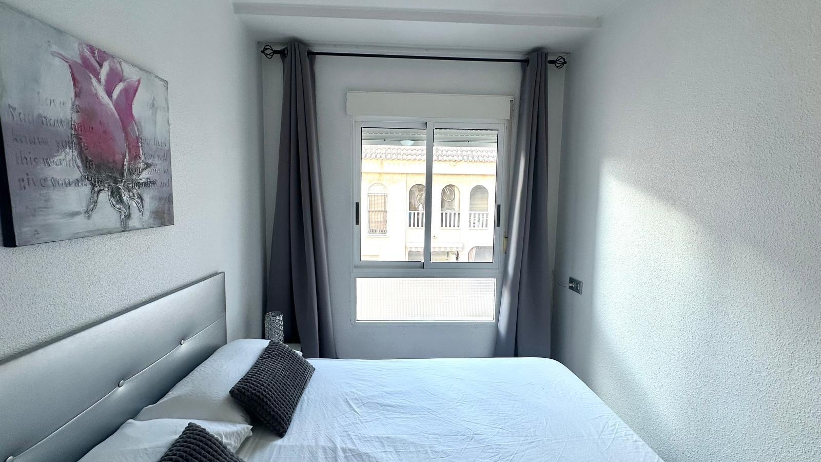 Bedroom in apartment for sale in Torrevieja