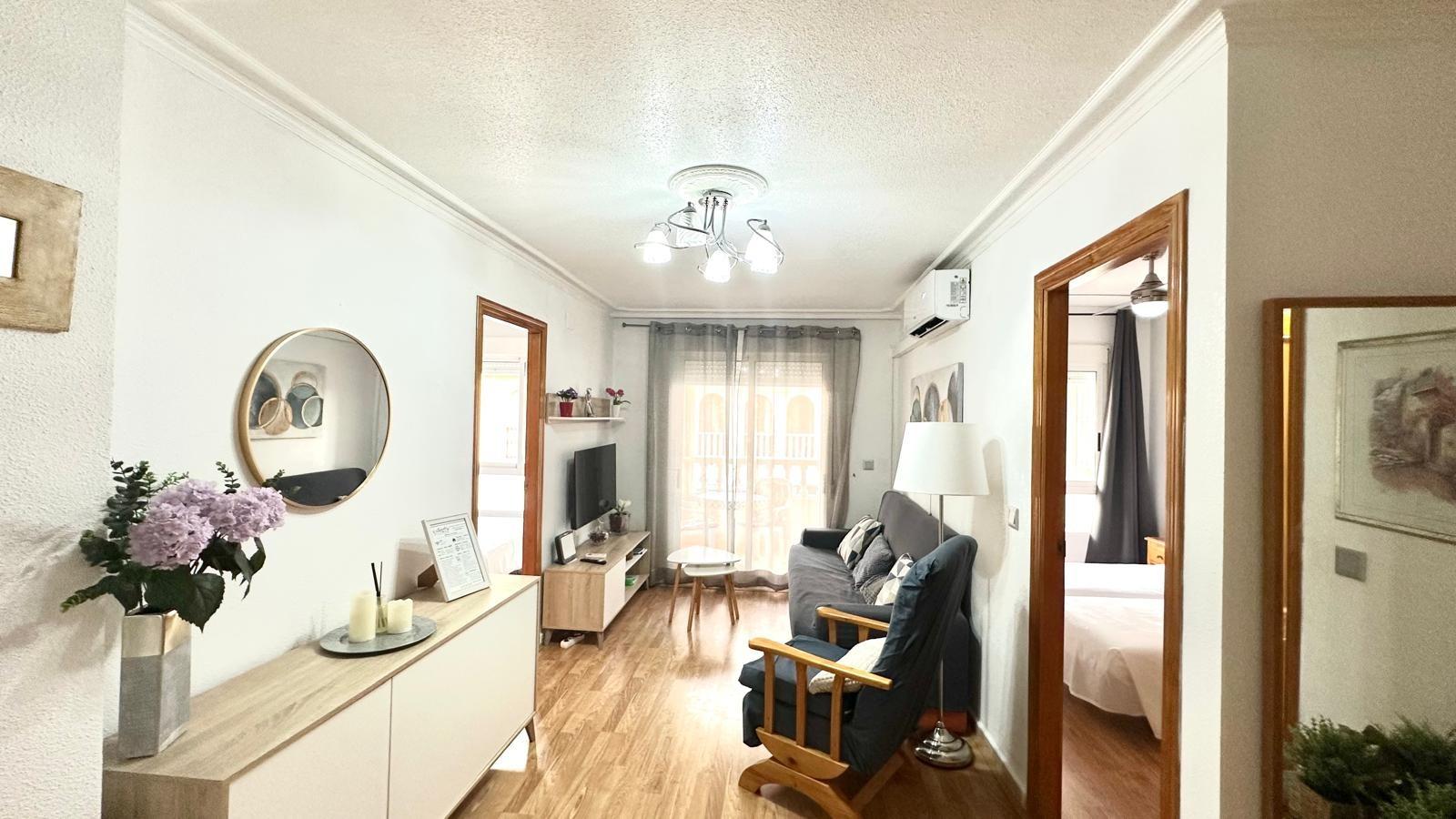 Bedroom in apartment for sale in Torrevieja