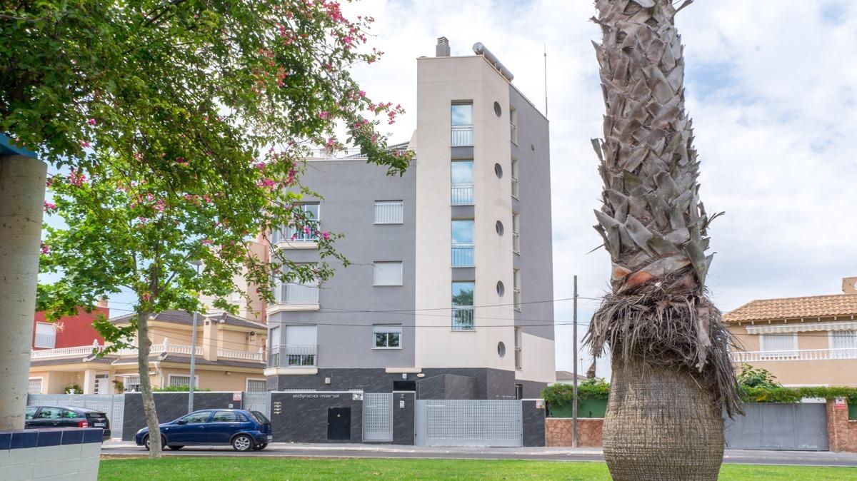 Beautiful luxury duplex penthouse located in Torrevieja, distributed over two floors of 90 square me