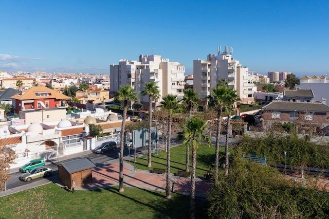 Beautiful luxury duplex penthouse located in Torrevieja, distributed over two floors of 90 square me
