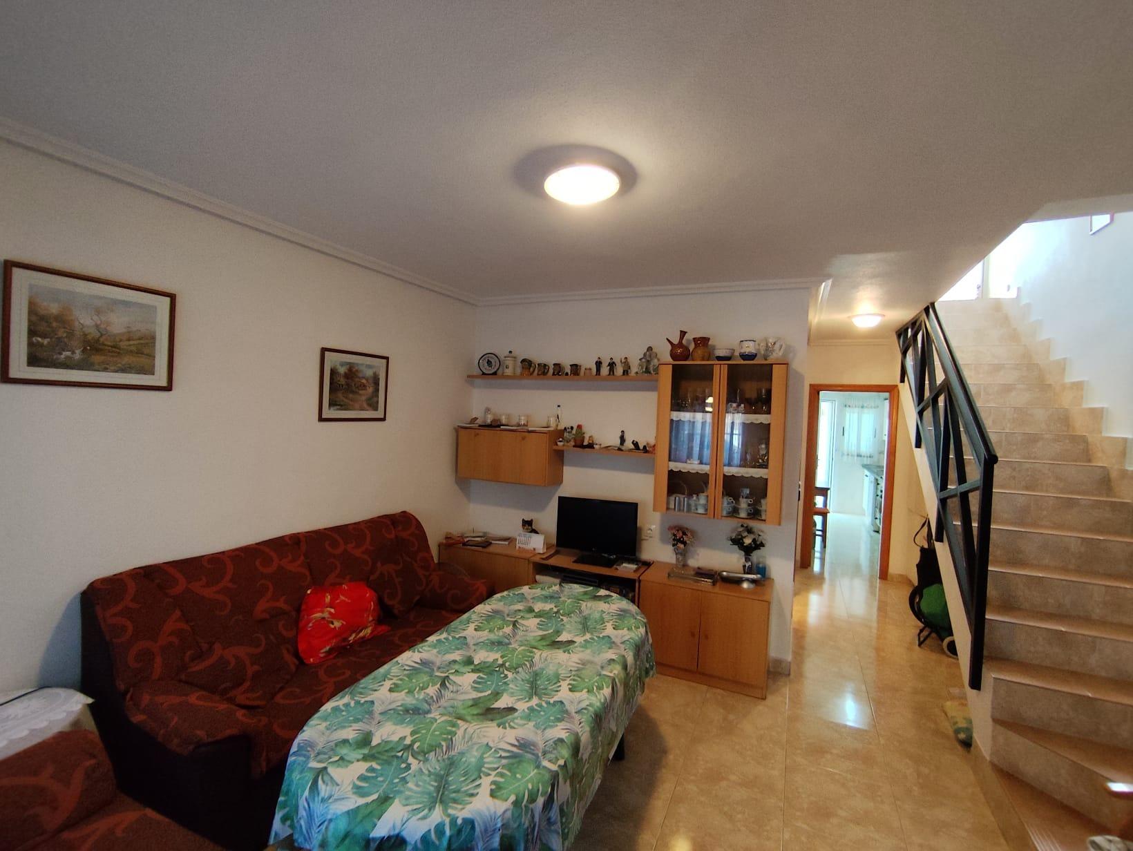 DUPLEX FOR SALE WITH THREE BEDROOMS AND TWO FULL BATHROOMS INDEPENDENT KITCHEN TWO PATIOS ONE DOWNST