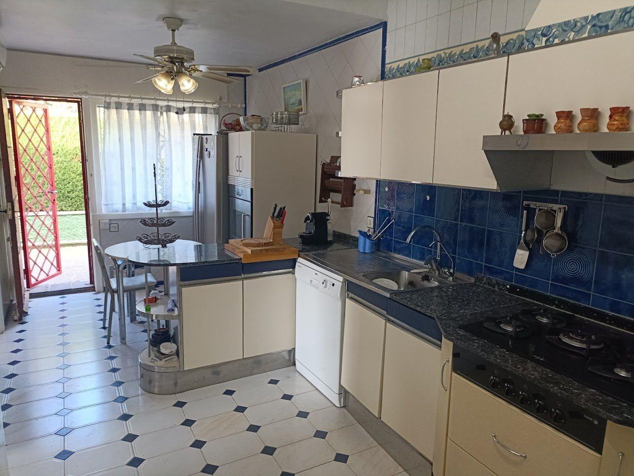 Bedroom in villa for sale in Orihuela Costa