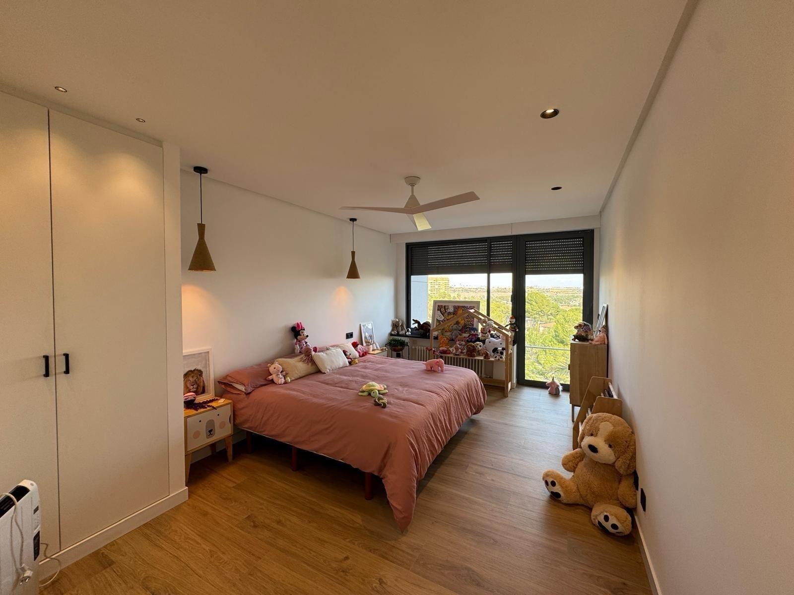 Bedroom in villa for sale in Orihuela Costa