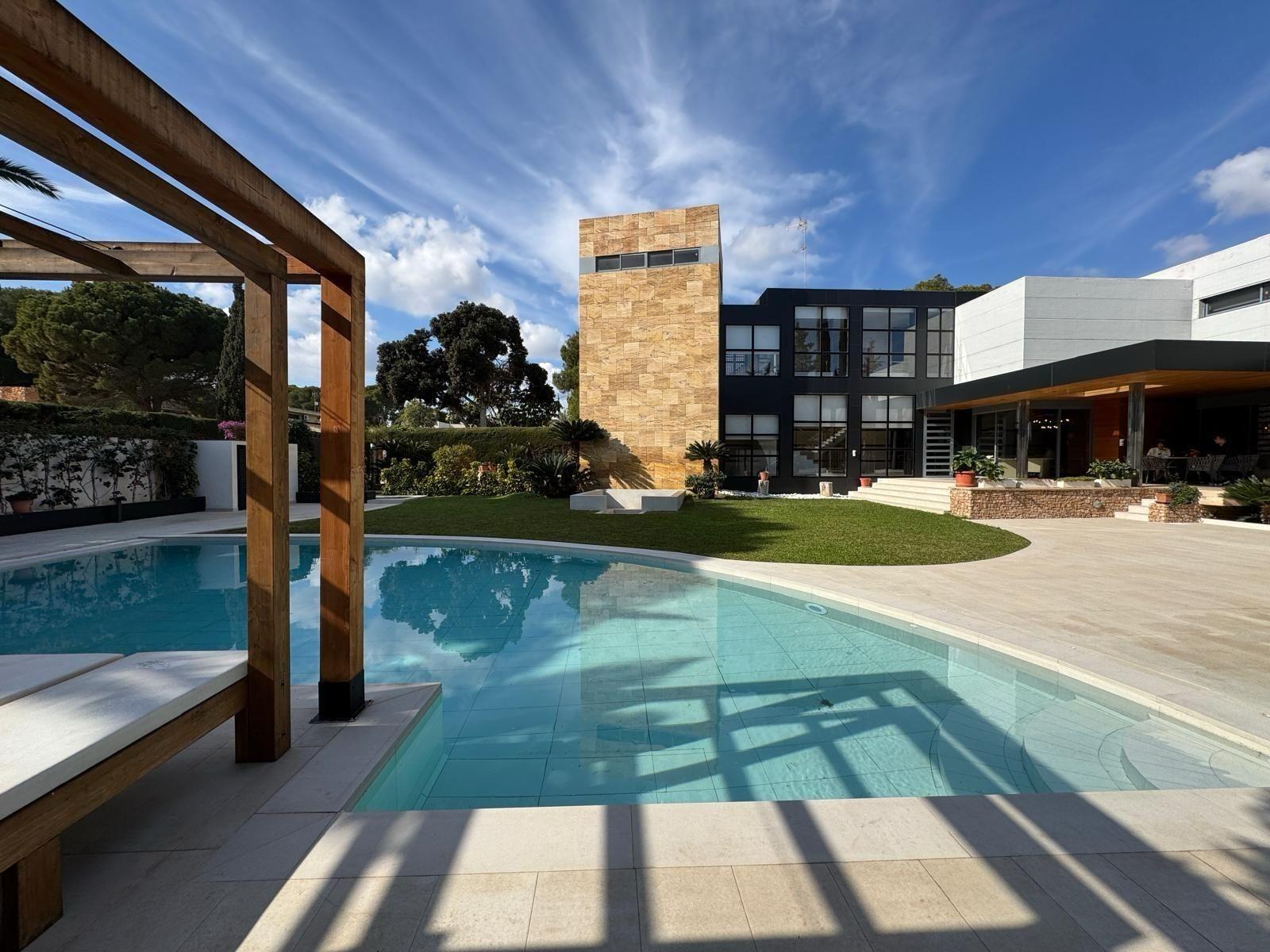 Terrace in villa for sale in Orihuela Costa