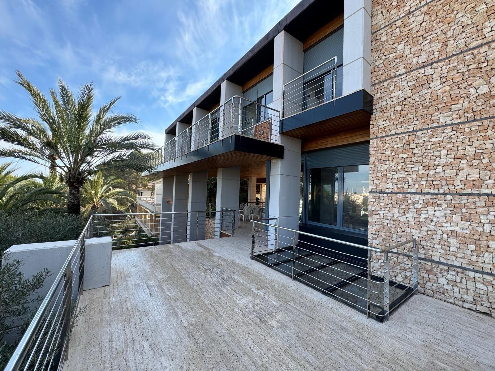 Dining area in villa for sale in Orihuela Costa