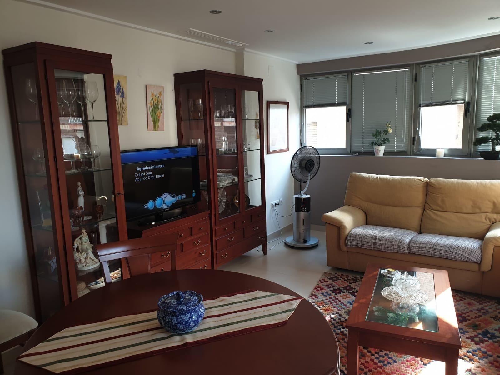 Discover this magnificent apartment located in Torrevieja, specifically in the coveted area of Las P