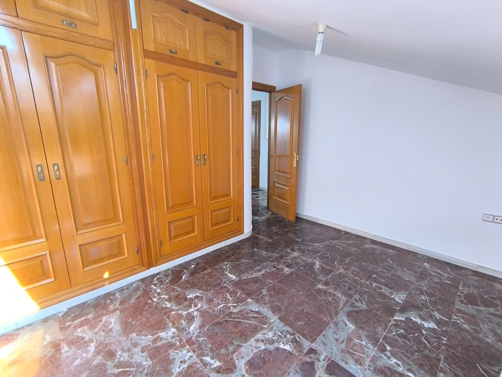 Exterior view in terraced for sale in Sax