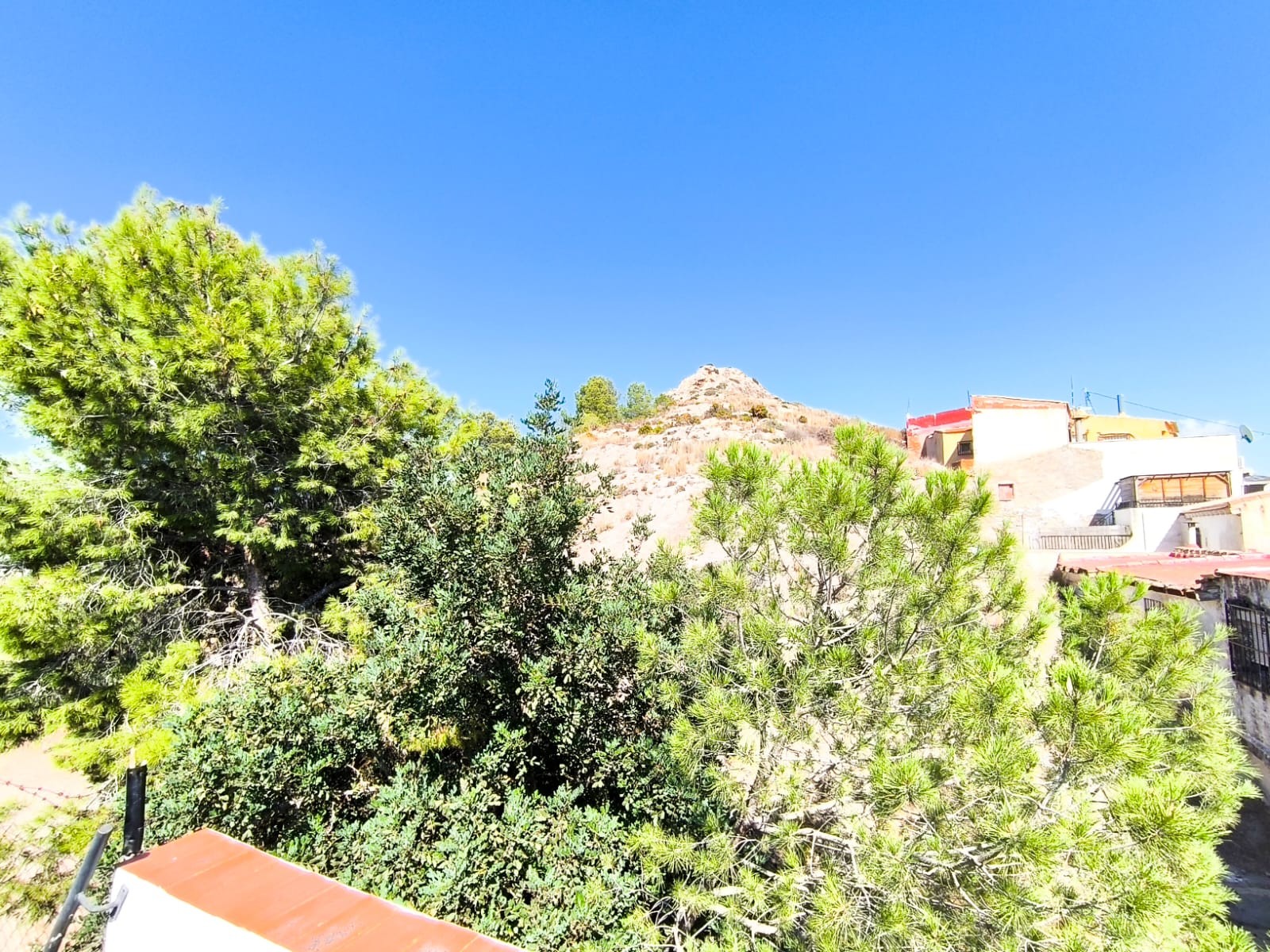 Garden in terraced for sale in Sax