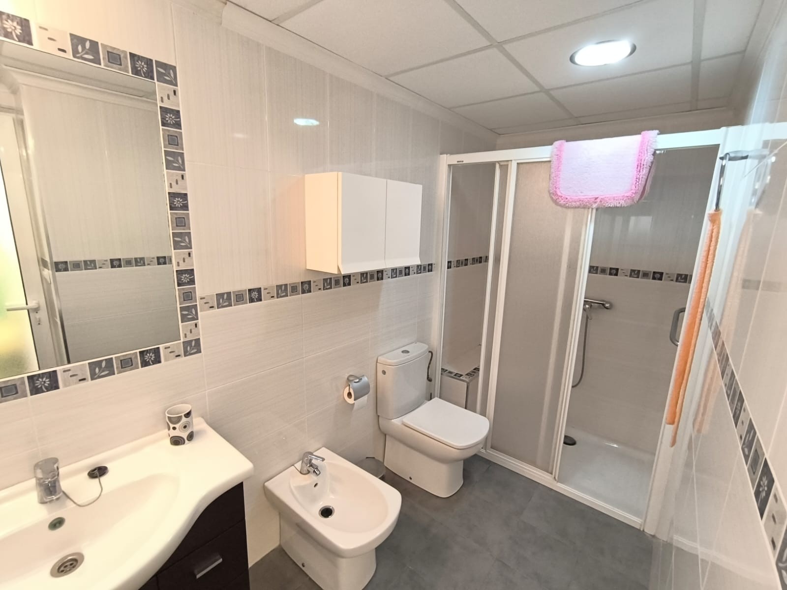 Exquisite ready-to-move-in townhouse, located in centre of Yecla, is now available for sale