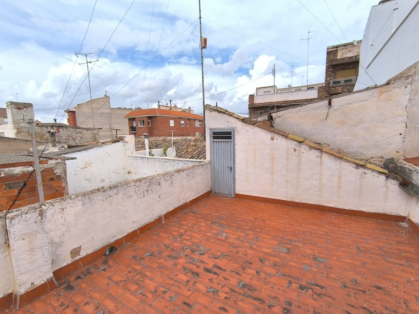 Exquisite ready-to-move-in townhouse, located in centre of Yecla, is now available for sale