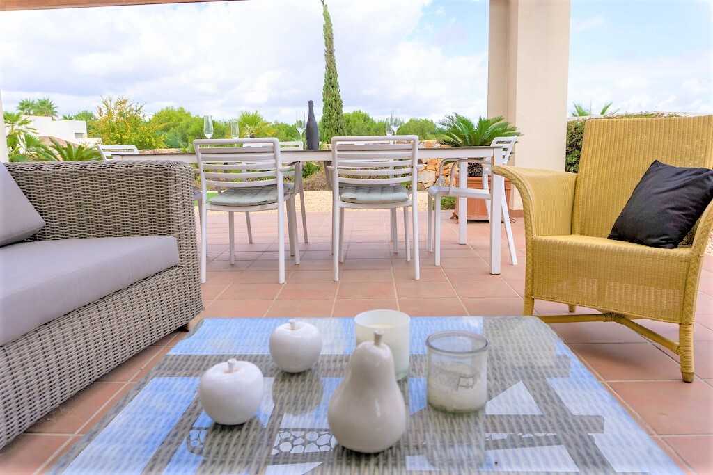 Garden in villa for sale in Las Colinas Golf