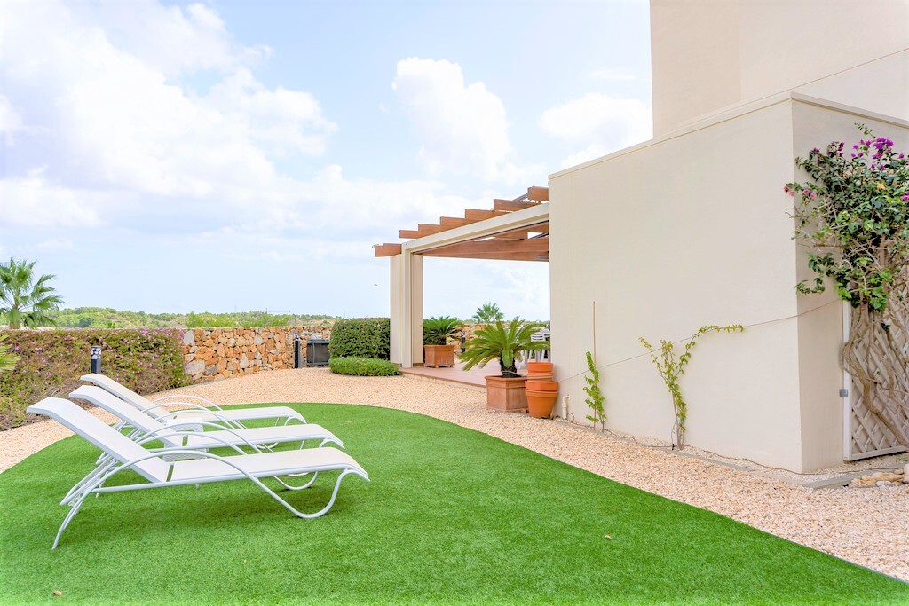 Garden in villa for sale in Las Colinas Golf