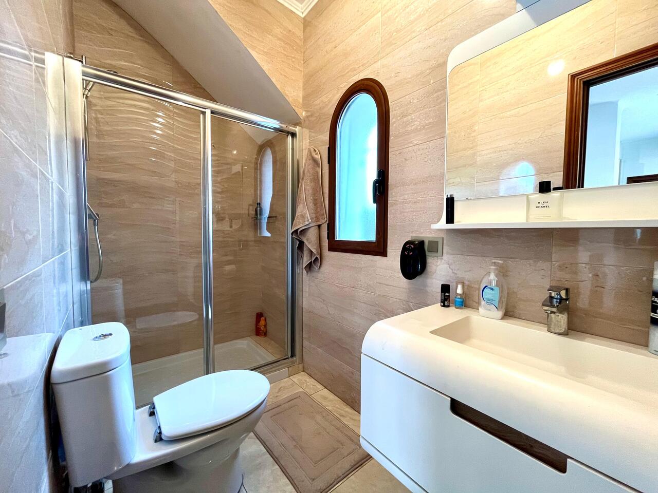 Bathroom in villa for sale in Villamartin