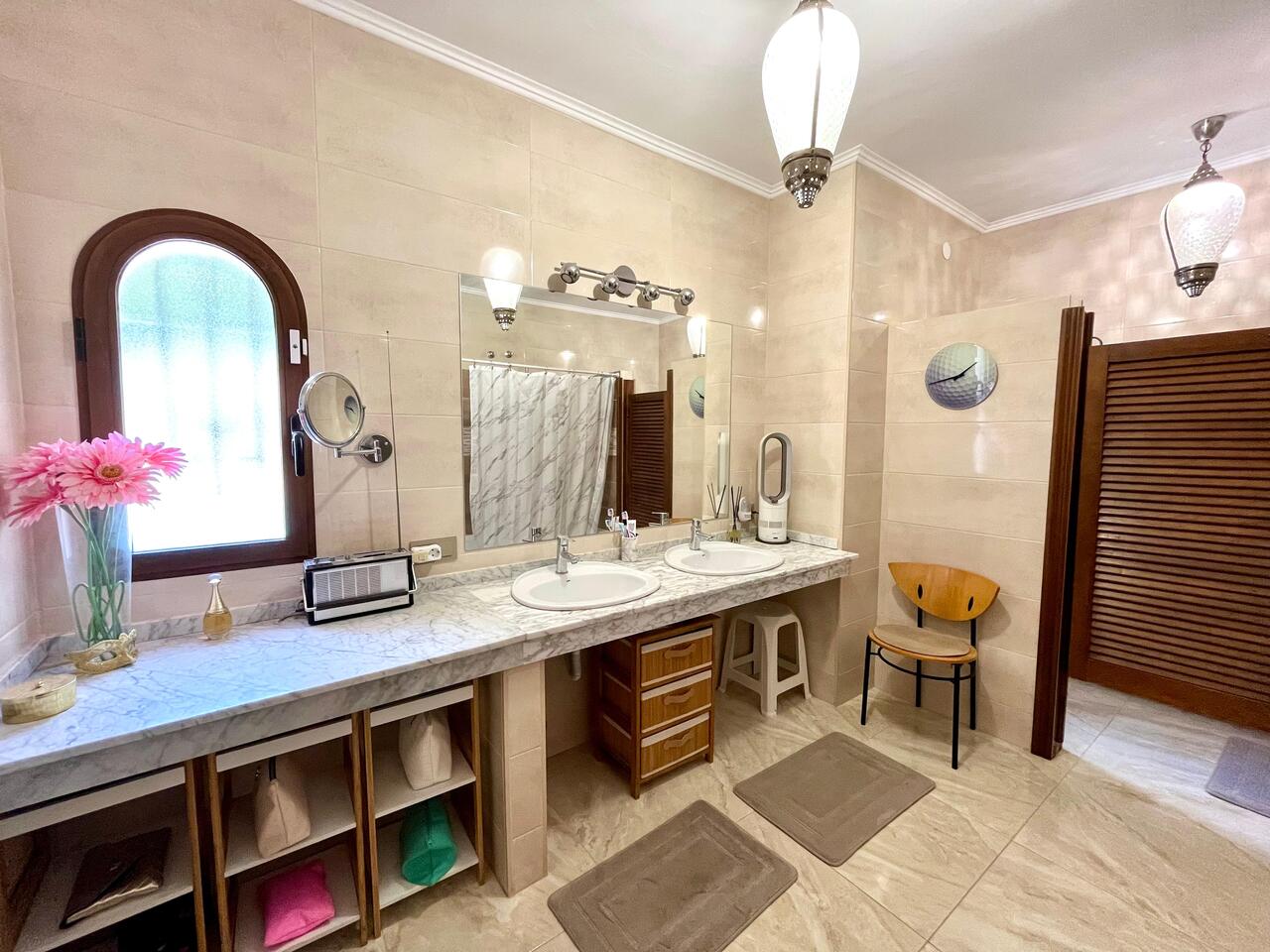 Master bedroom in villa for sale in Villamartin