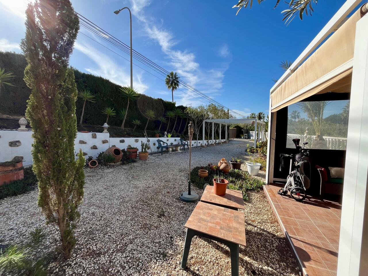 Dining area in villa for sale in Villamartin