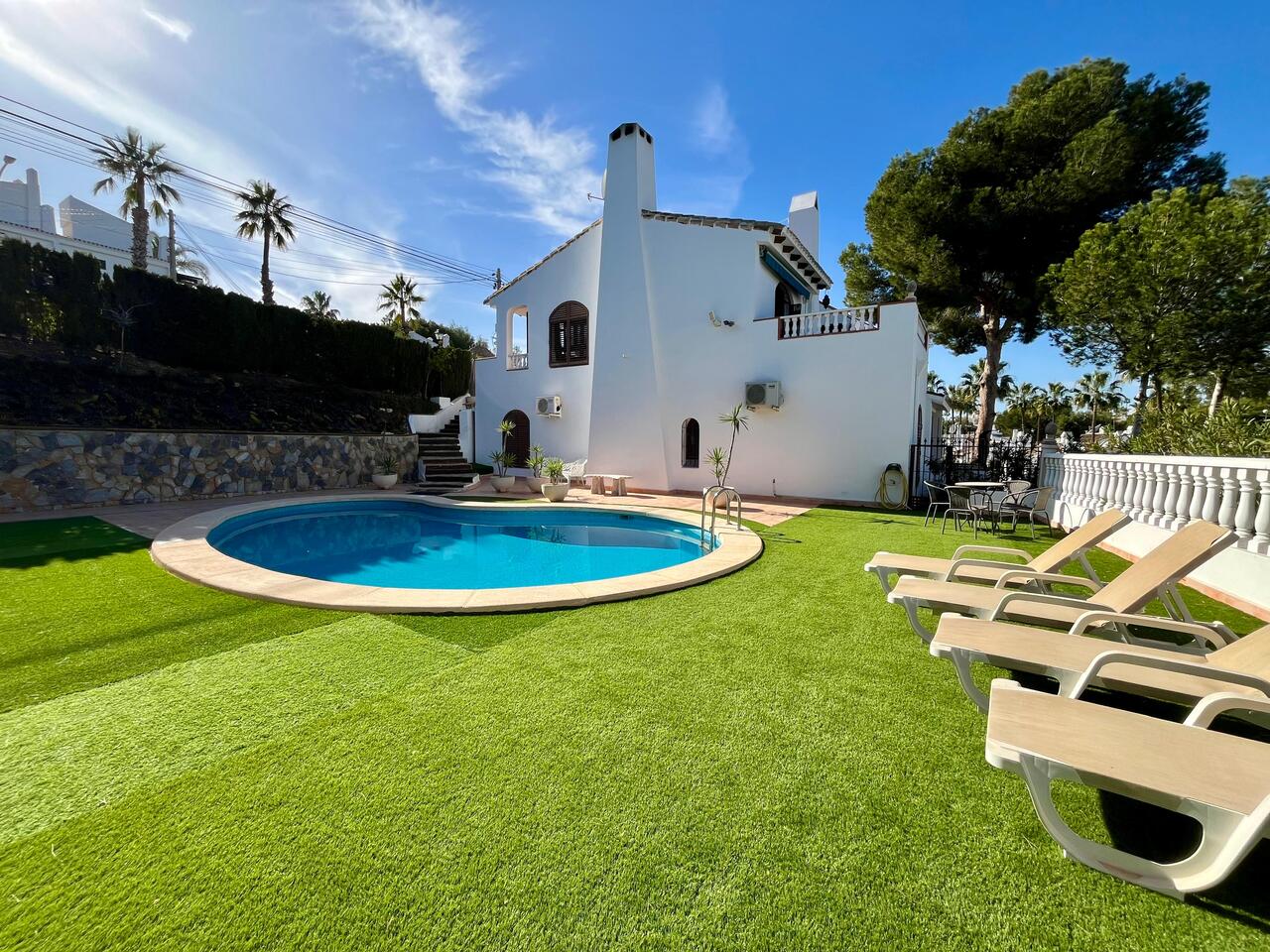 Bedroom in villa for sale in Villamartin
