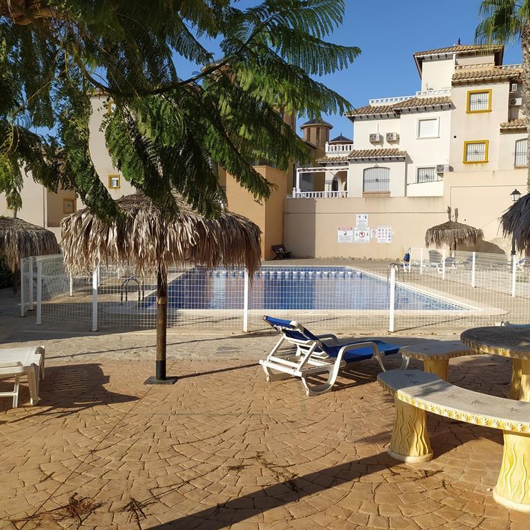 Bedrooms: 2, Bathrooms: 1, Apartment in Orihuela Costa, Alicante, Spain