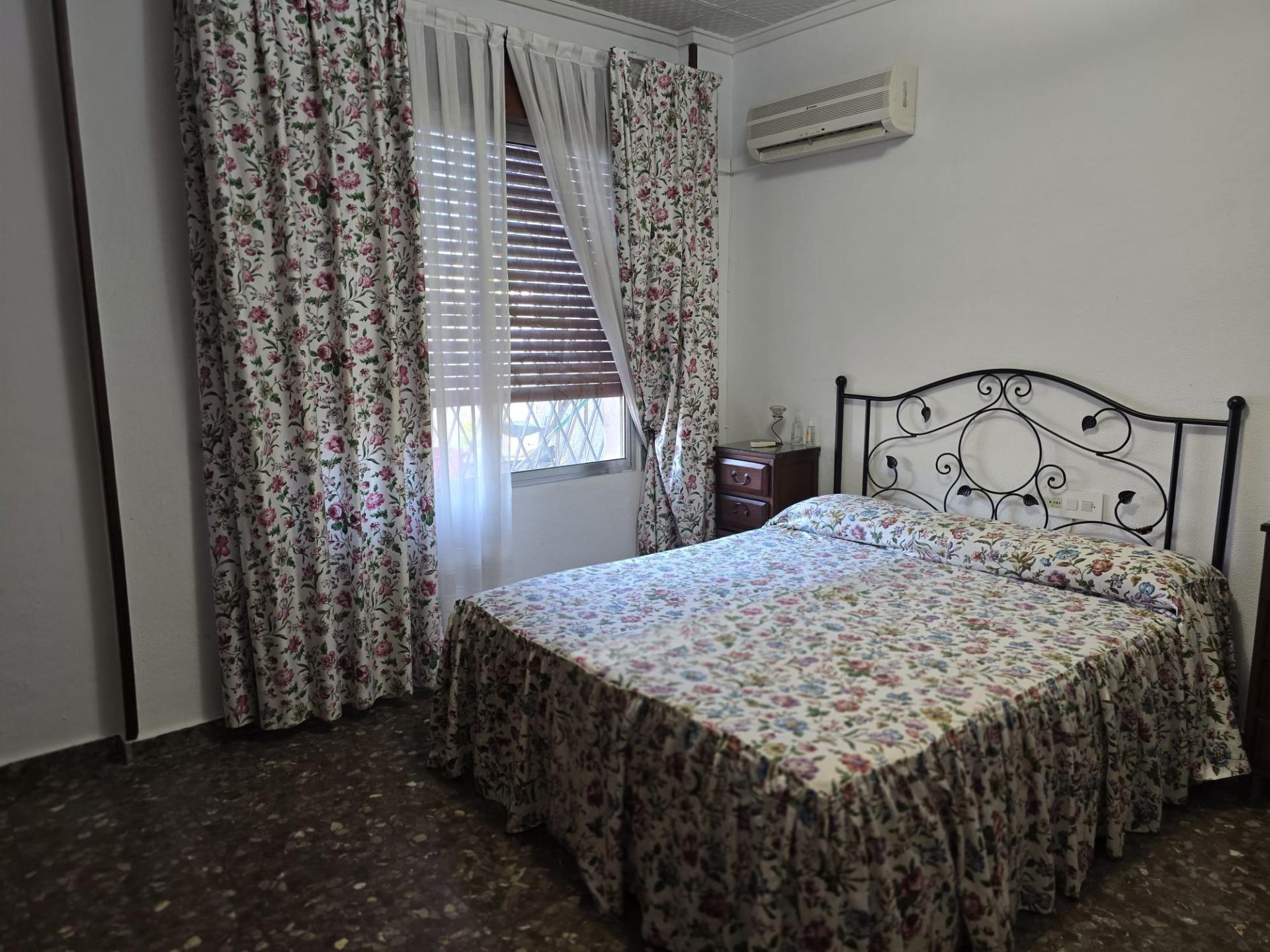 Master bedroom in villa for sale in Orihuela Costa