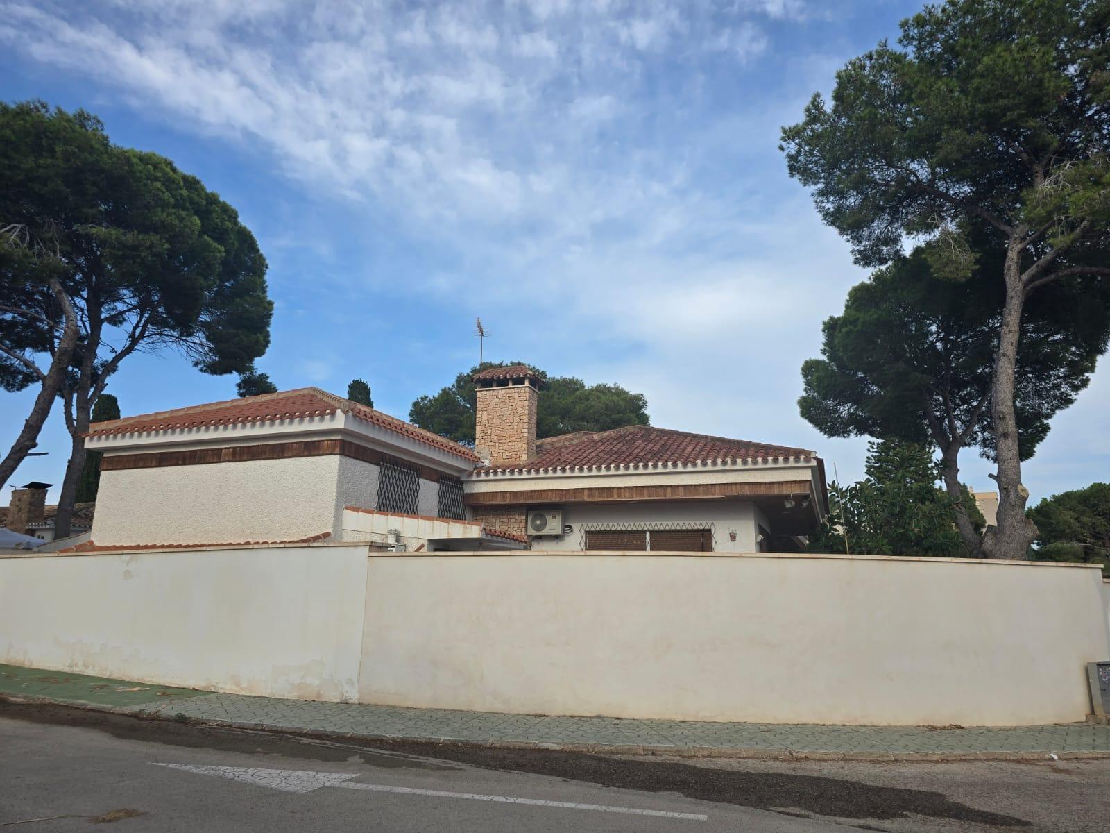 Bedrooms: 7, Bathrooms: 4, Villa in Orihuela Costa, Alicante, Spain