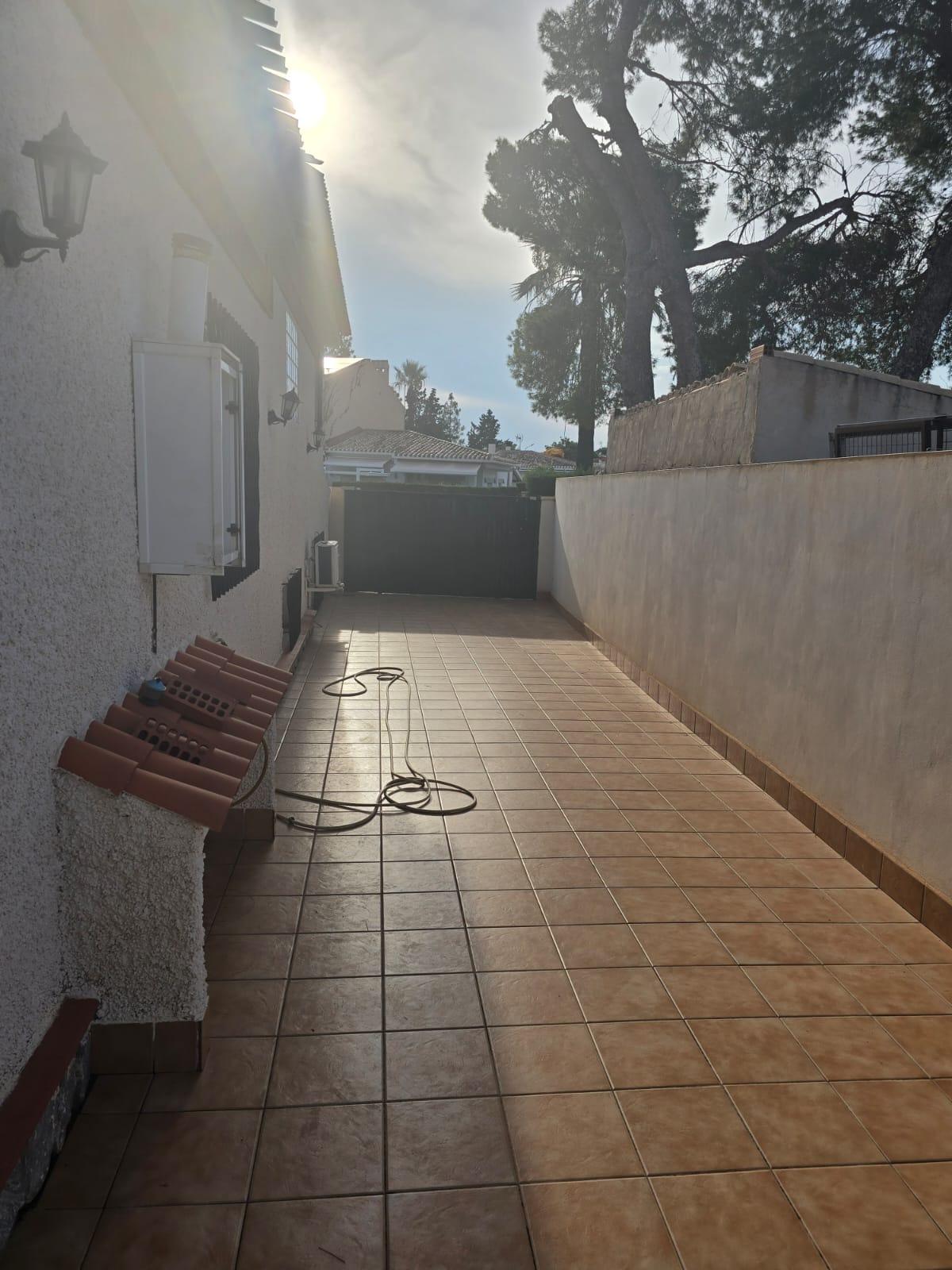 Garden in villa for sale in Orihuela Costa
