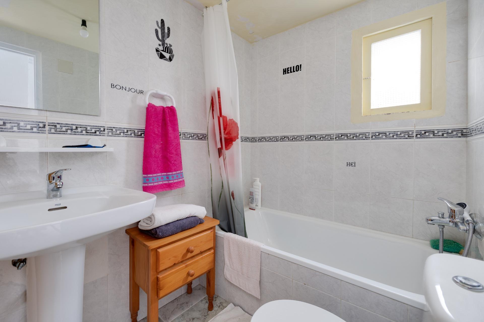 Bedroom in apartment for sale in Torrevieja