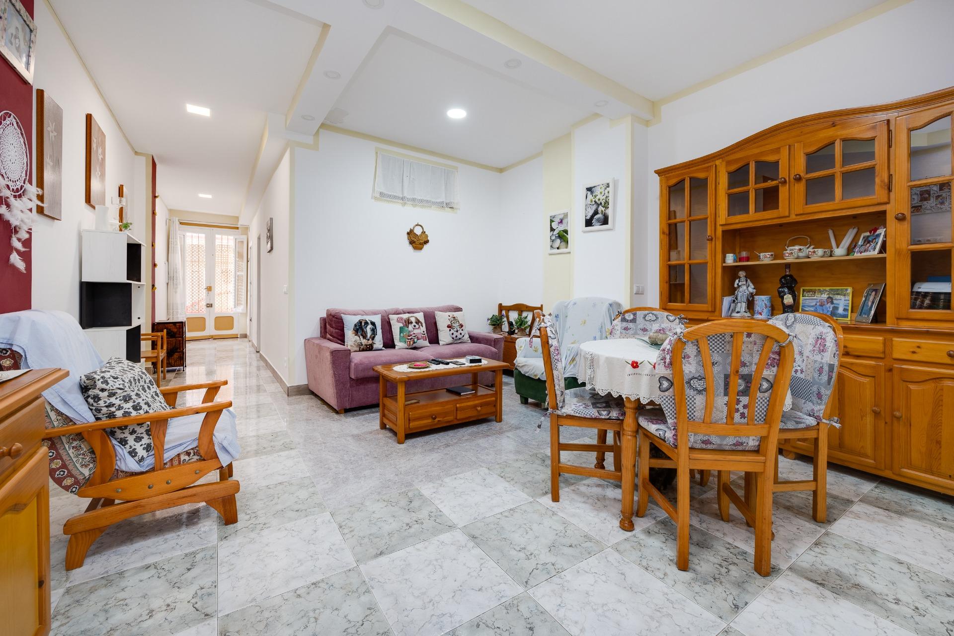 Bedroom in apartment for sale in Torrevieja