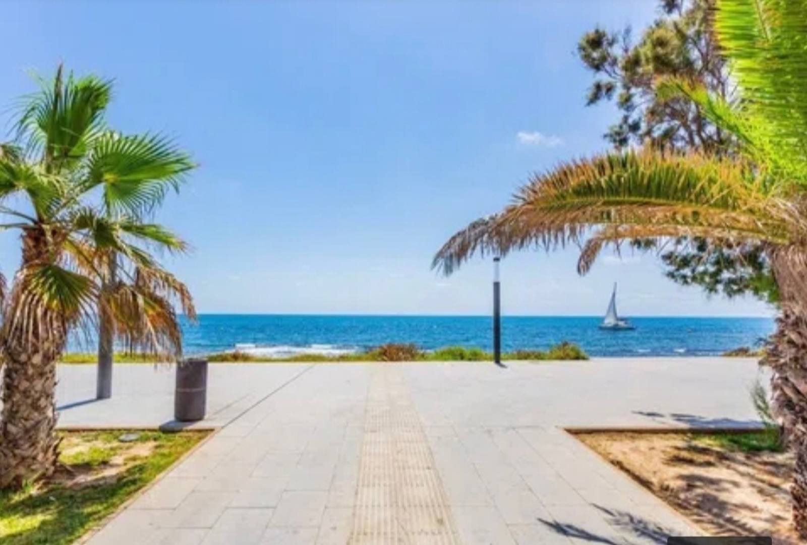 Dining area in penthouse for sale in Torrevieja