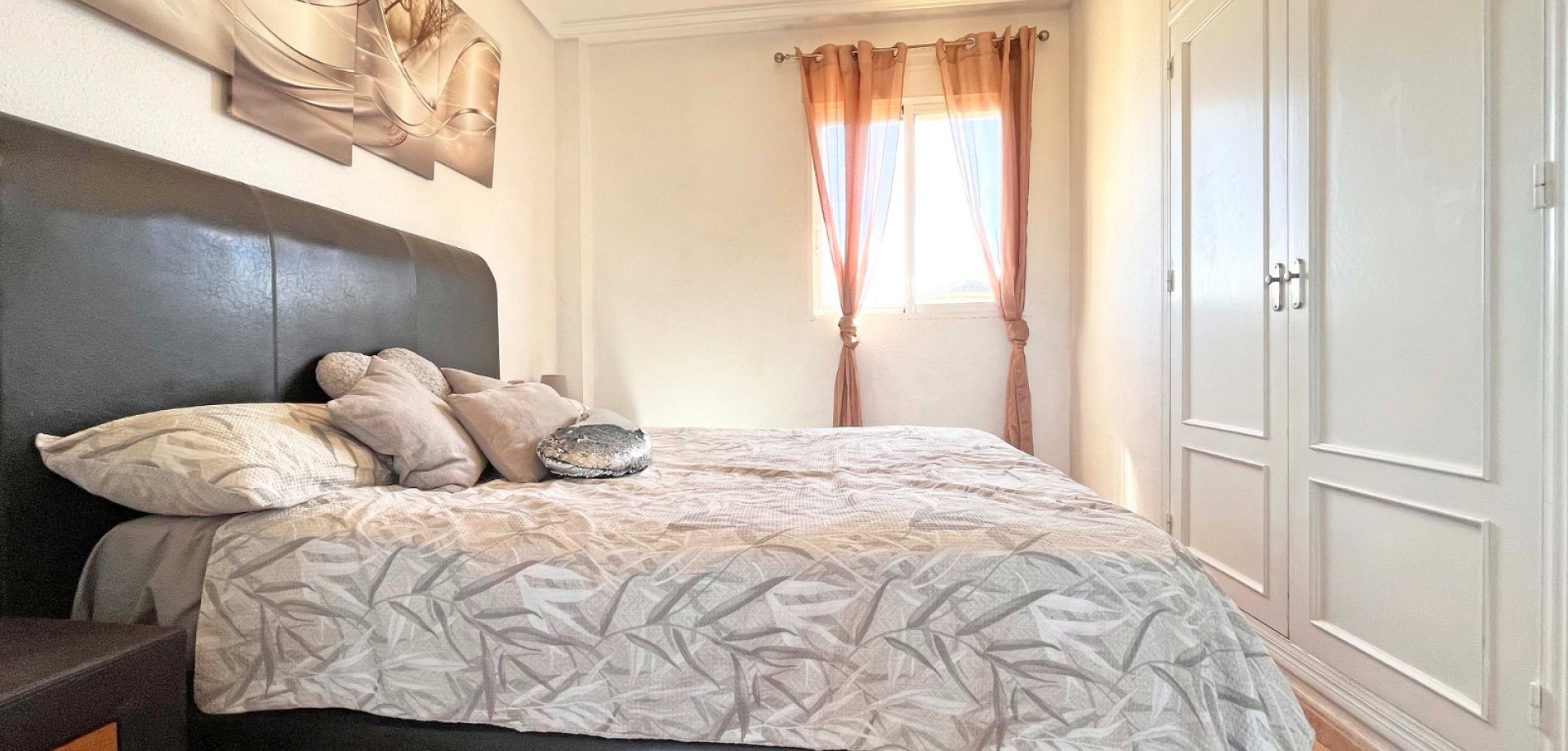 Master bedroom in villa for sale in Orihuela Costa