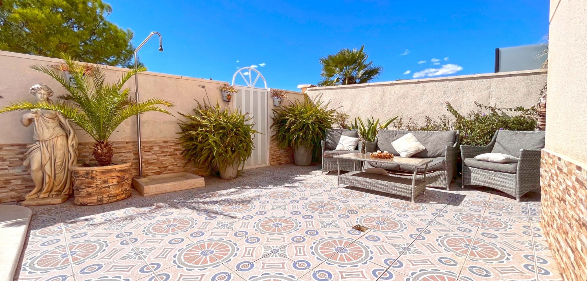Dining area in villa for sale in Orihuela Costa