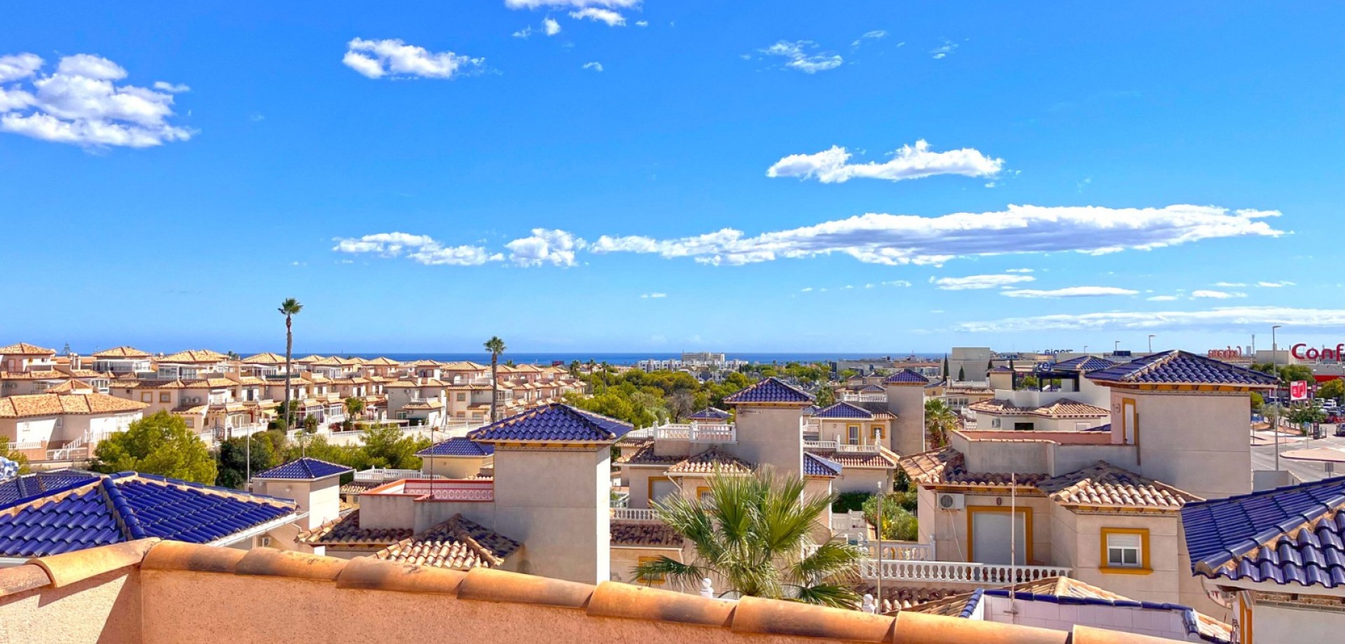 This exquisite 4-bedroom, 3-bathroom detached villa is situated at the end of a quiet cul-de-sac, of
