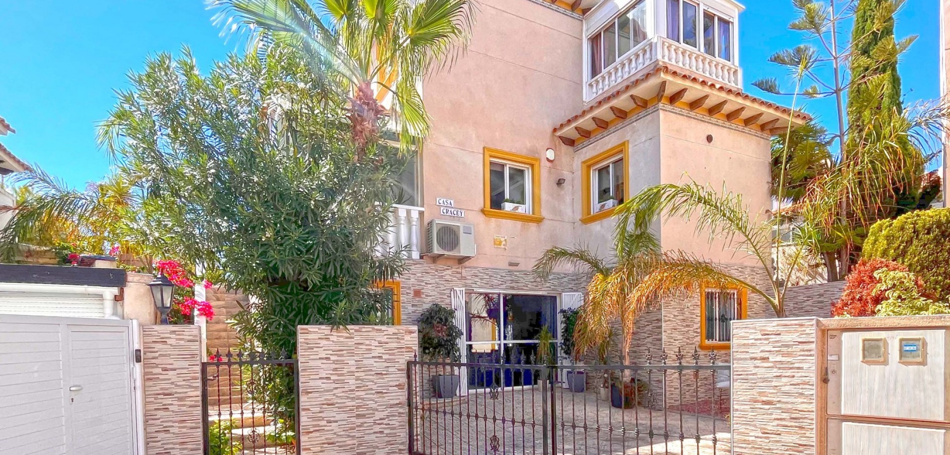 Living room in villa for sale in Orihuela Costa