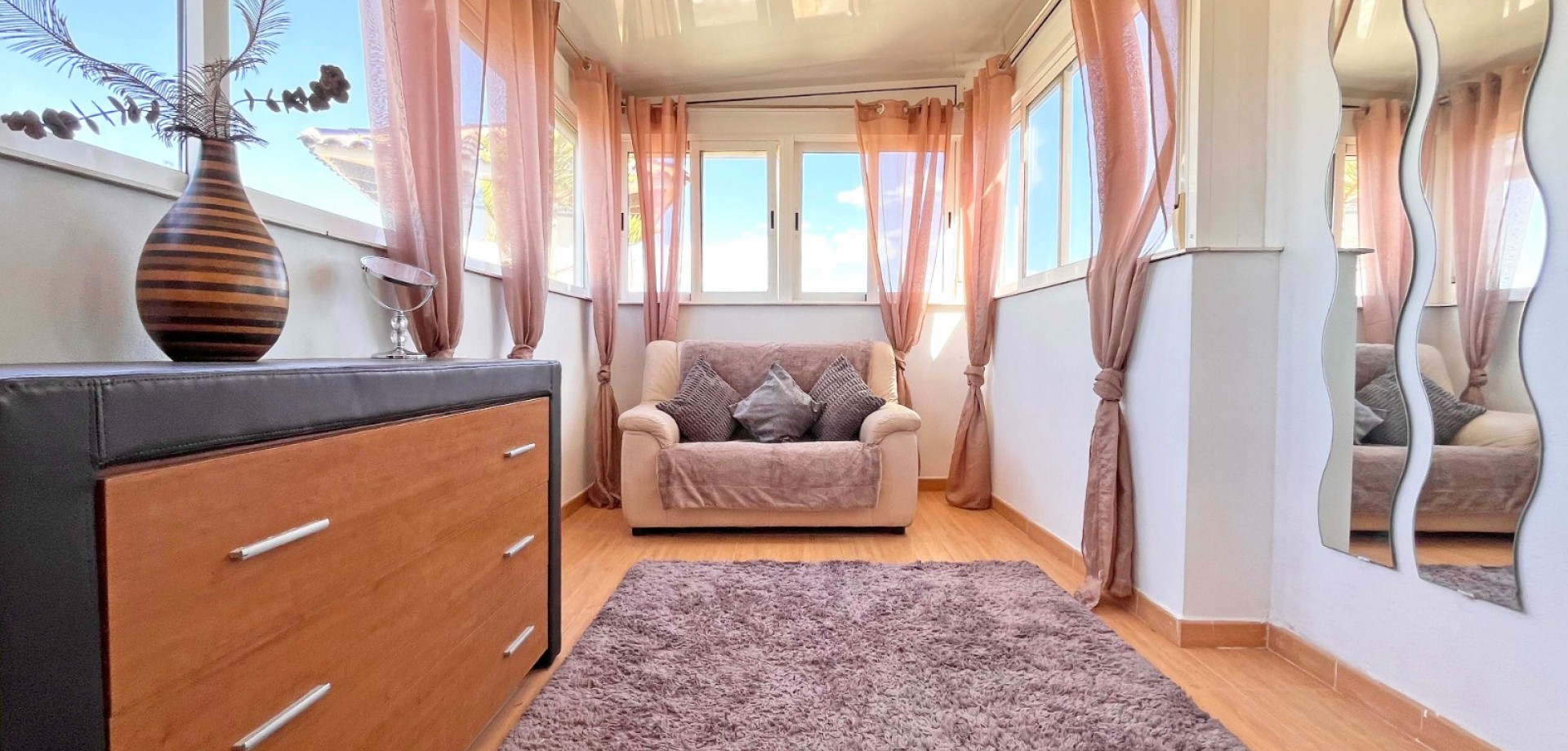 This exquisite 4-bedroom, 3-bathroom detached villa is situated at the end of a quiet cul-de-sac, of
