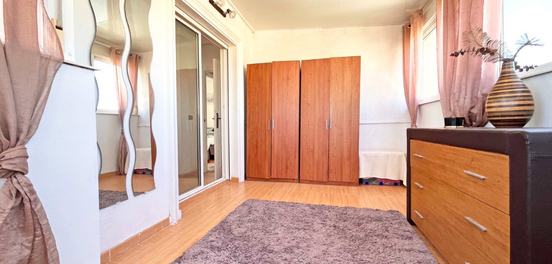 Dining area in villa for sale in Orihuela Costa