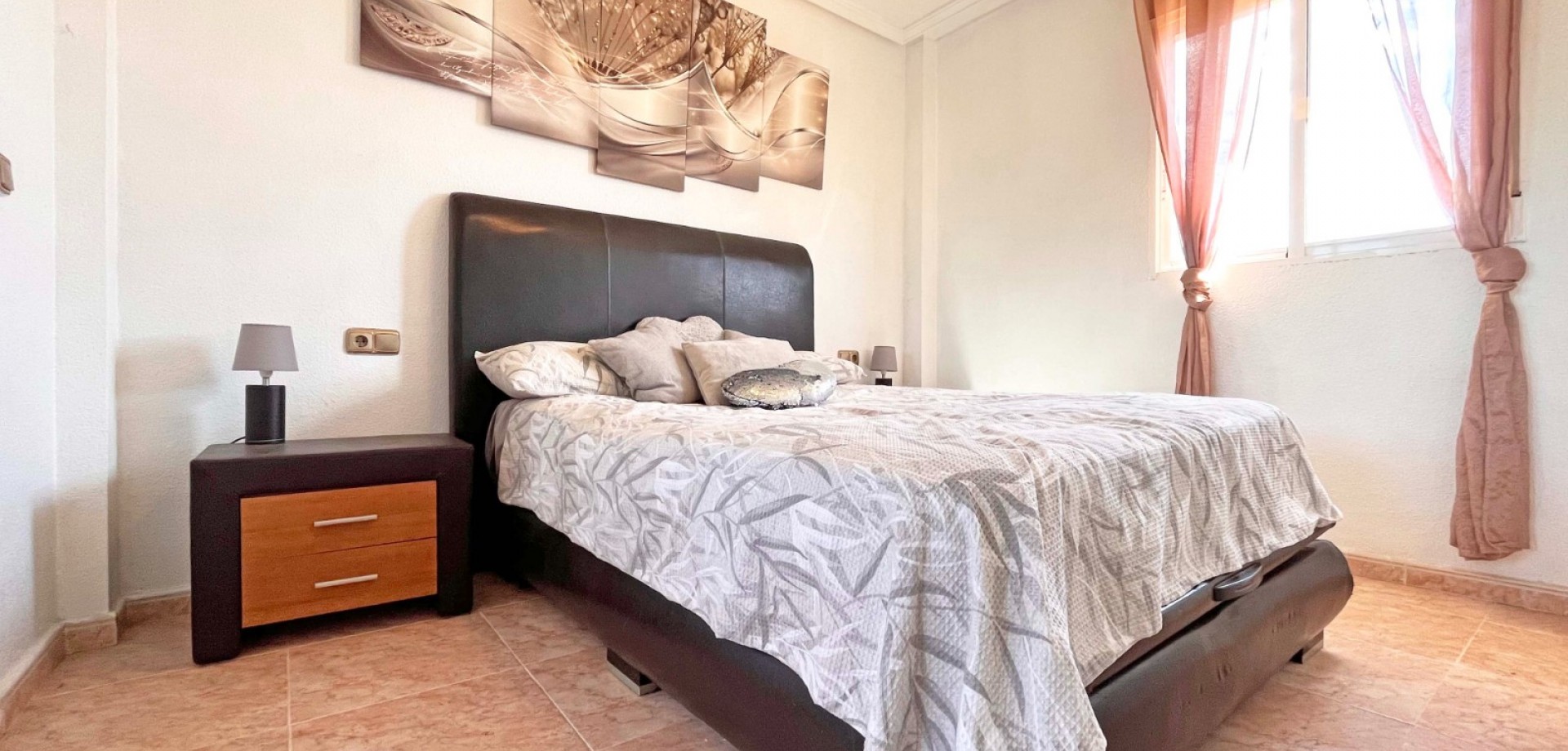 Bedroom in villa for sale in Orihuela Costa