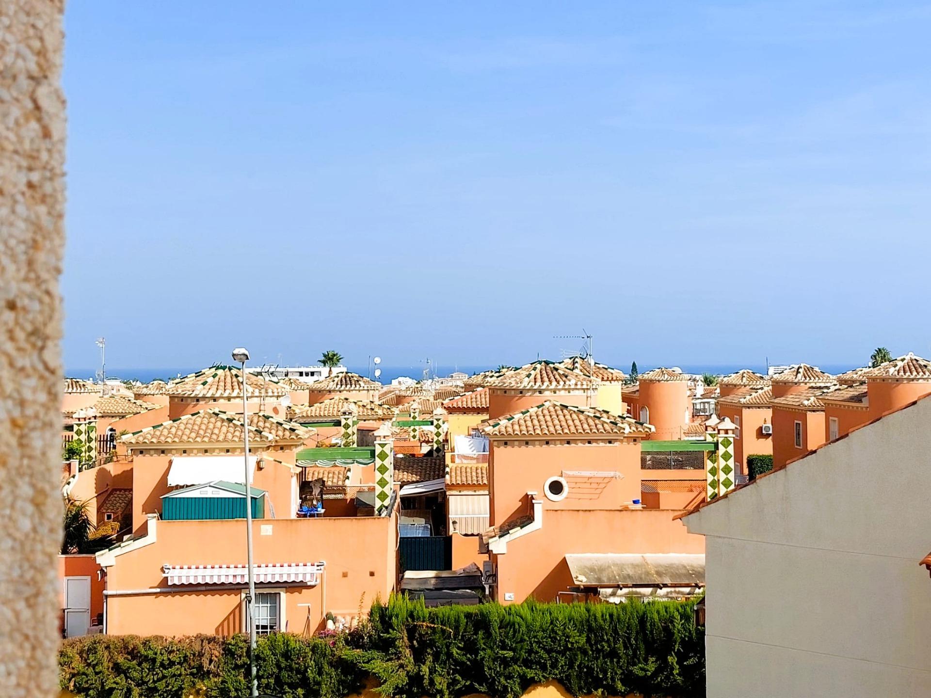 Garden in bungalow for sale in Orihuela Costa