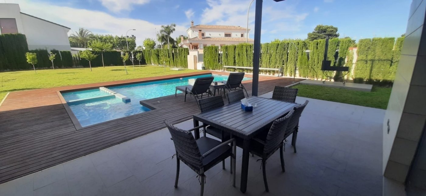 Bedroom in villa for sale in San Javier