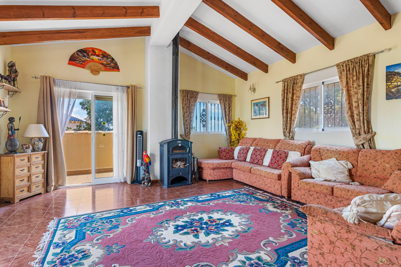Master bedroom in villa for sale in Jacarilla