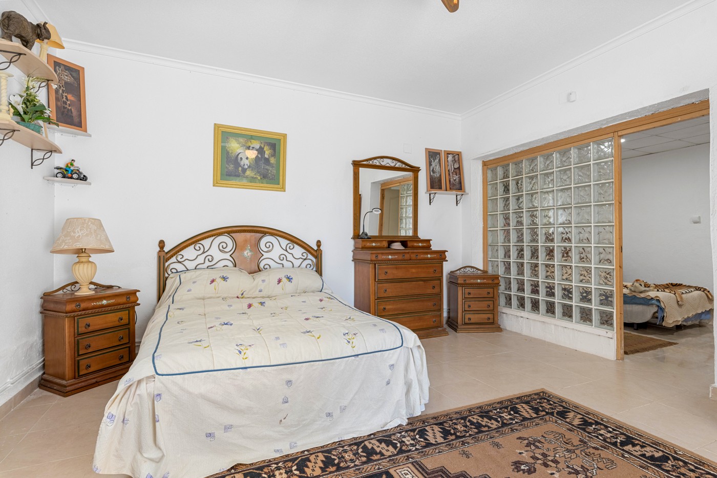 Bedroom in villa for sale in Jacarilla