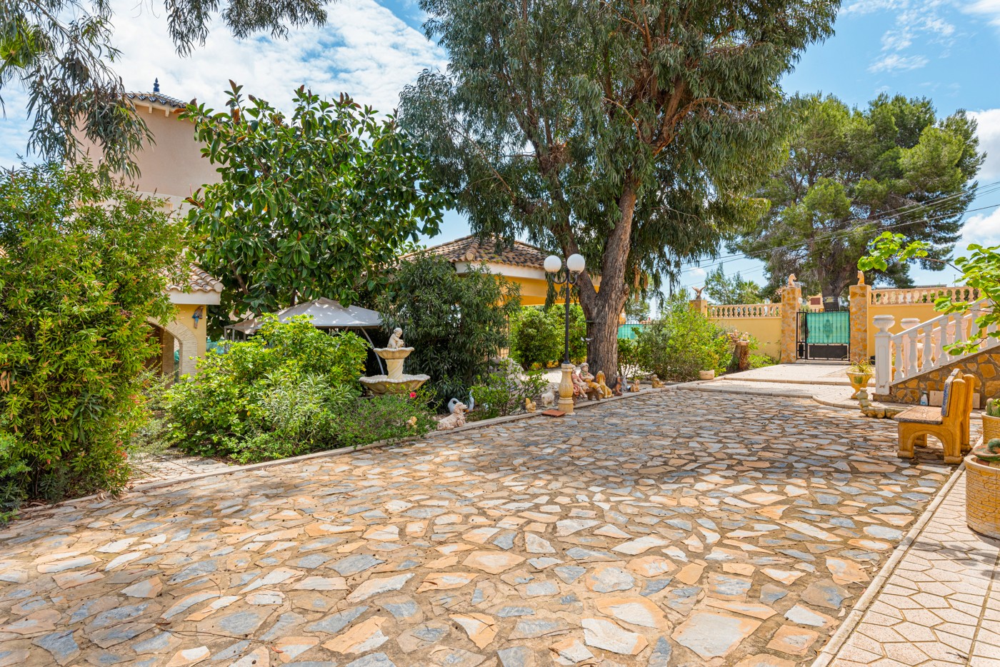 Pool area in villa for sale in Jacarilla