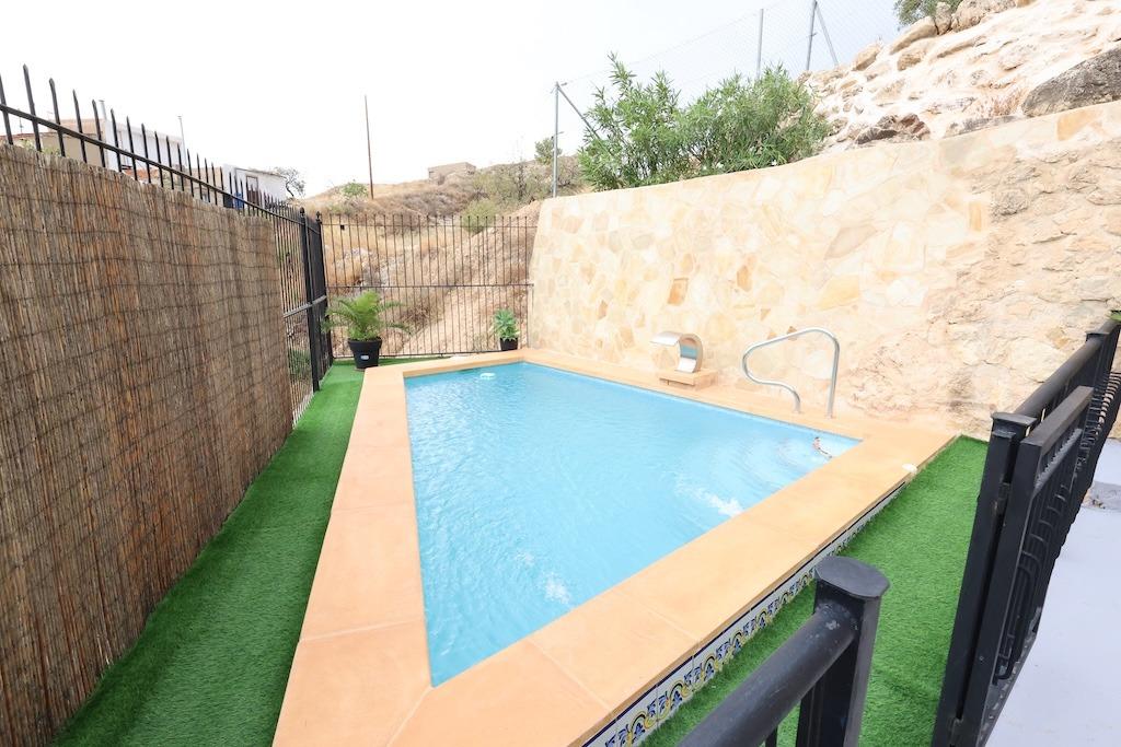 Bedroom in villa for sale in Fortuna