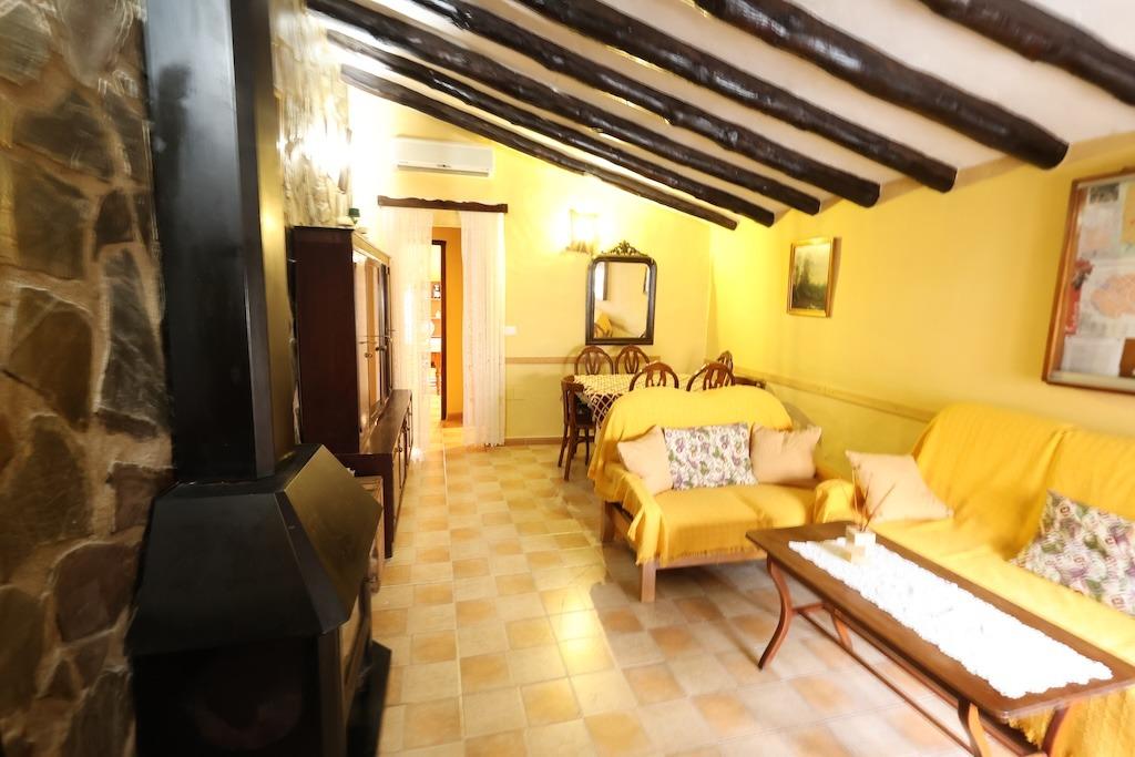 Garden in villa for sale in Fortuna
