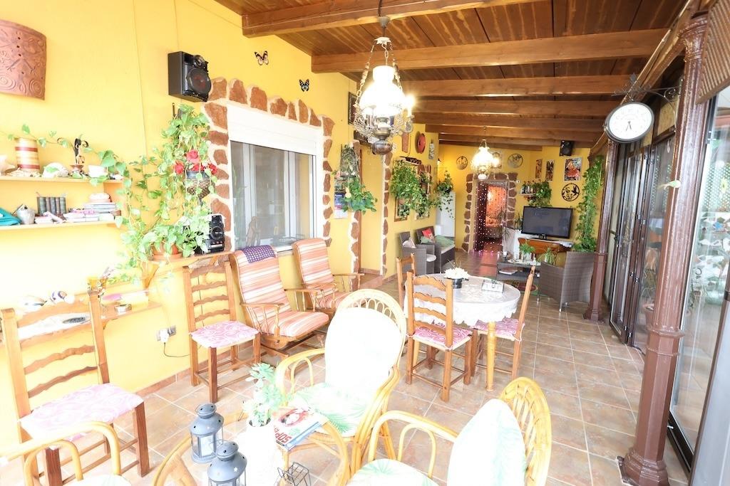 Garden in villa for sale in Fortuna