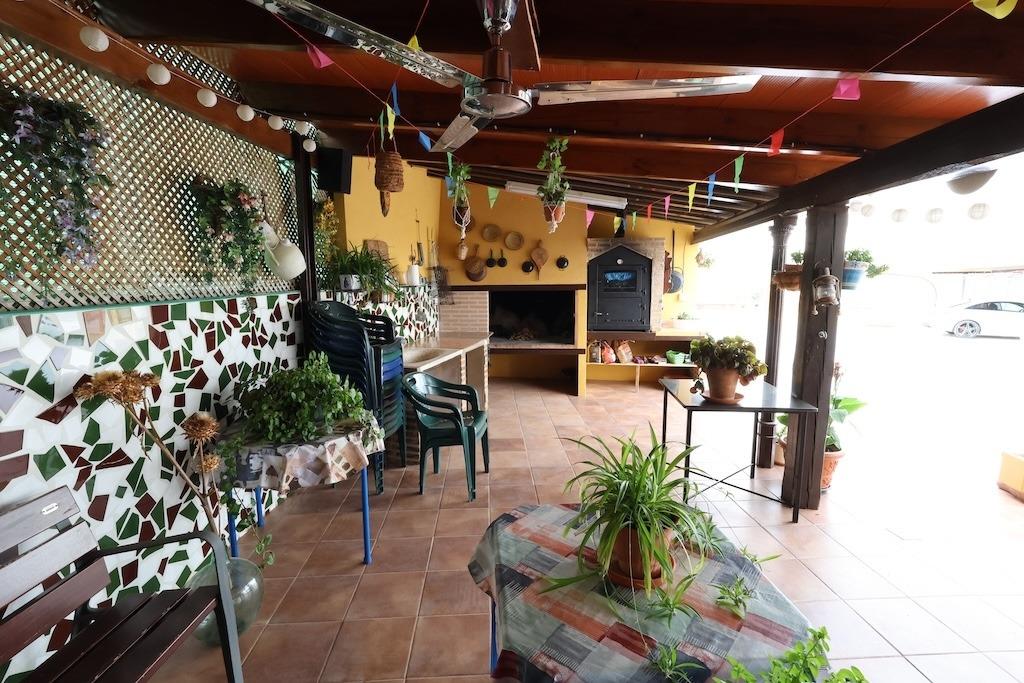 Dining area in villa for sale in Fortuna