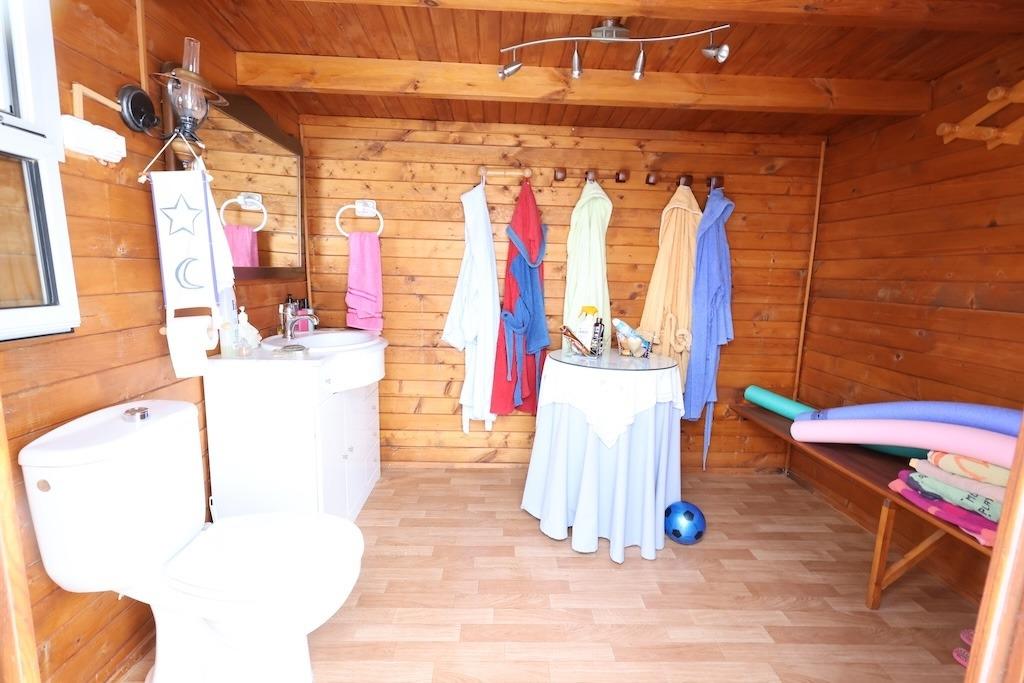 Bedroom in villa for sale in Fortuna